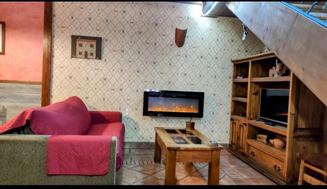 Ruralrut-El Tiemblo Wifi, Cabina De Hidromasaje, Aire Acondicionado Y A Pocos Metros De Zonas De Bano Naturales Екстер'єр фото